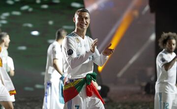 La fiesta continuó en el Bernabéu.