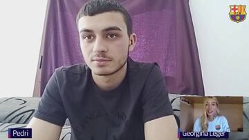 Pedri, en una entrevista en la televisión del club.