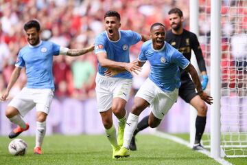 Raheem Sterling fires Man City ahead. Min.13