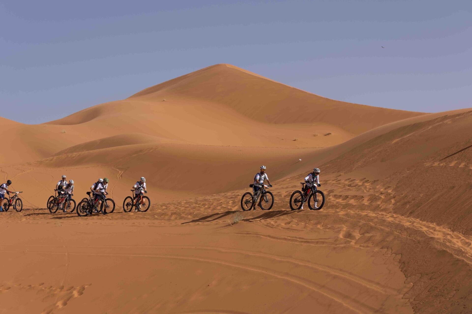 El Aural Team, en las dunas de Erg Chebbi.