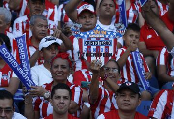 La hinchada llegó a acompañar al Junior de Barranquilla en el primer partido de la final de la Liga Águila II. 