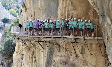 El Mlaga se hace las espectaculares fotos oficiales en la Cueva de Nerja
