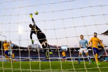 Gol 1-0 de Nolito jugador del Celta, el primero del equipo, durante el partido de la quinta jornada de liga en Primera División que se disputa esta noche en el estadio de Balaídos.