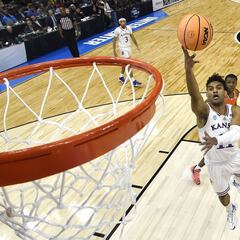 Why does the winning team cut the net of the basket? The NCAA tradition explained