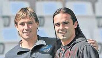 <b>AMIGOS. </b>Marco Ortega y Mingo Pladevall llevan bien la competencia en el lateral izquierdo. Ambos jugadores son de los más regulares del equipo. Ayer, en una jornada de descanso, AS los reunió sobre el césped del Nou Estadi para charlar de fútbol, del Madrid, del Sevilla y de la ya delcarada lucha de izquierdas. Pero tranquilos, no habrá damnificados. Quien gana, el Nàstic.