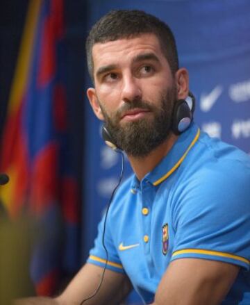 La presentación de Arda Turan en imágenes