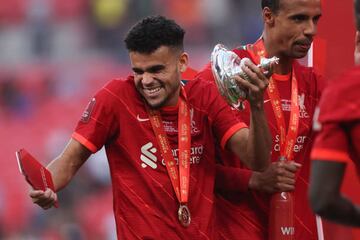 Luis Díaz salió campeón de la FA Cup con Liverpool que venció 6-5 al Chelsea en los lanzamientos desde el punto penal.