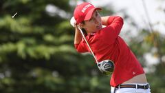 Carlota Ciganda golpea la bola durante la segunda jornada del Buick LPGA Shanghai en el Shanghai Qizhong Garden Golf Club.