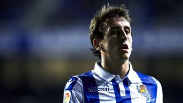 Mikel Oyarzabal durante un partido con la Real Sociedad.