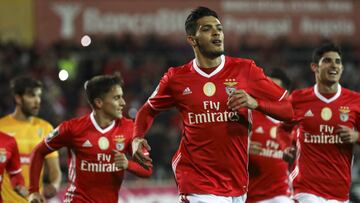 Jiménez afianza el liderato del Benfica ante el Estoril