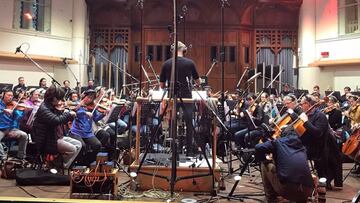 La orquesta filarm&oacute;nica de Londres tocando la nueva sinton&iacute;a de la F1 dirigida por Brian Tyler.