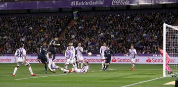 1-3. Karim Benzema marc¨® el tercer tanto.