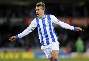 Comenz¨® con 13 a?os a jugar en la Real Sociedad donde fue pasando por todas las categor¨ªas, hasta que debut¨® con el primer equipo en septiembre de 2009, permaneci¨® en la Real hasta 2014