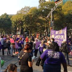 Colectivos feministas marchan sobre Paseo de la Reforma; se dirigen al Zócalo
