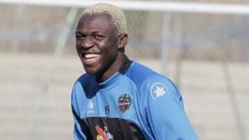 <b>ALIVIO. </b>Koné podrá ser de la partida para recibir al Getafe en el Ciutat de València.