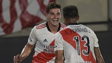 River Plate's forward Julian Alvarez (L) celebrates with teammate midfielder Enzo Fernandez after scoring his team's second goal against Patronato during the Argentine Professional Football League match at the Monumental stadium in Buenos Aires, Argentina, on February 16, 2022. (Photo by JUAN MABROMATA / AFP)