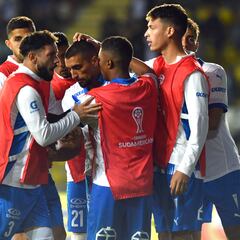 Católica presenta a su nuevo arquero, que al mismo tiempo publica este mensaje en redes