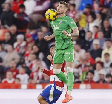 Aprobados (pocos) y suspensos (muchos) del Racing en Los Cármenes