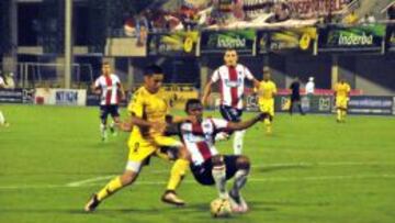 Junior sufre y con Sebastián Viera le basta para ser líder