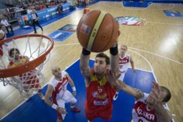 Rudy vuela ante Polonia en el Eurobasket de 2009, el torneo en el que España subió a lo más alto por primera vez en un Europeo.