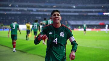 Edson Álvarez celebrando un gol con México ante Honduras.
