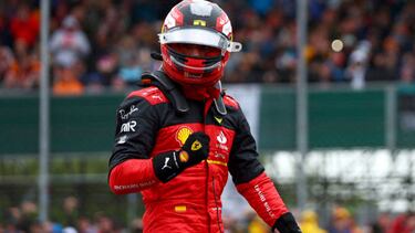 Carlos Sainz celebra su pole en Silverstone, la primera de su trayectoria en la Fórmula 1.