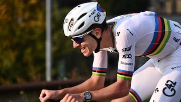 UAE Team Emirates�s Slovenian rider Tadej Pogacar cycles in a lone breakawy in the Passo Di Ganda descent during the 119th edition of the Giro di Lombardia (Tour of Lombardy), a 238km cycling race from Como to Bergamo on October 11, 2025. (Photo by Marco BERTORELLO / AFP)