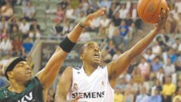 <b>EN ASCENSO. </b>Louis Bullock, lo mismo que su equipo, mejoró respecto al choque anterior.