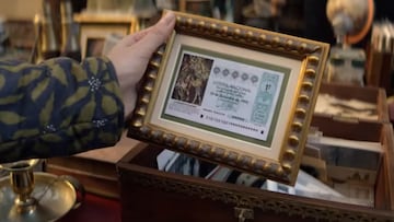 La conmovedora historia de un décimo enmarcado durante años en Madrid: así es el anuncio de Lotería de Navidad 2025