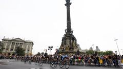 El pelot&oacute;n circula por Barcelona en la sexta etapa del Tour de Francia 2009, que parti&oacute; de Girona.