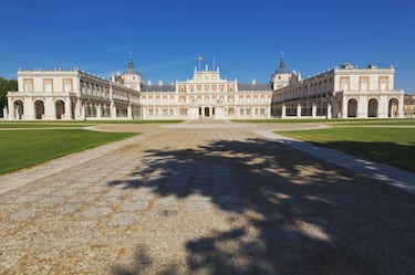 Fue el primer paisaje cultural de España inscrito en la UNESCO. Es un conjunto monumental formado por el Palacio Real, el Jardín de la Isla, el casco urbano y el Jardín del Príncipe. Además, se le unen las huertas históricas, los paseos arbolados y la reserva del Regajal.