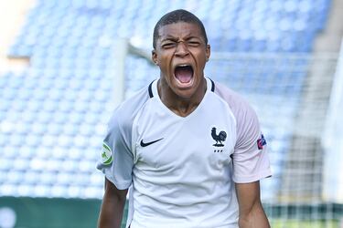 Mbappé había dejado el centro de alto rendimiento del INF Clairefontaine, donde había estado puliendo su talento, para unirse a la academia del Mónaco.