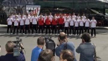 <b>BON VOYAGE. </b>El Athletic estrena el autocar que se ocupará de los viajes del primer equipo rojiblanco las próximas cuatro temporadas.