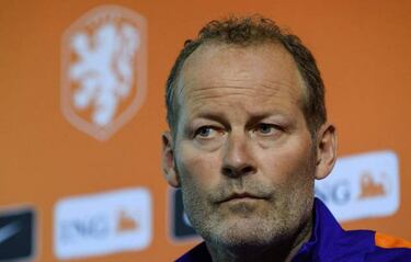 Netherlands sack Danny Blind after Bulgaria defeat