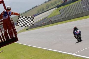 Jorge Lorenzo llegando a la meta.