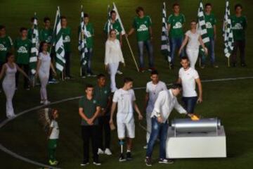 Los aficionados del equipo y las autoridades de la ciudad brasileña recibieron con emotivos homenajes a los jugadores colombianos antes del primer partido de la Recopa Sudamericana.