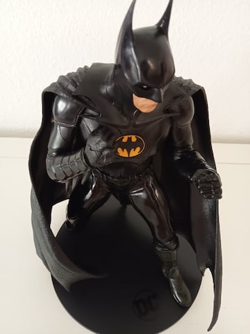 Batman de Michael Keaton en The Flash por McFarlane Toys