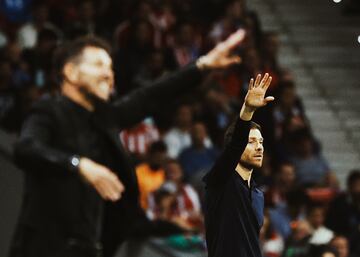 Xabi Alonso dando indicaciones a sus jugadores.