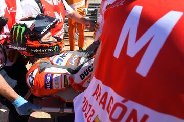 Jorge Lorenzo perdi車 el control de su moto en la primera curva del Gran Premio Premio de Arag車n y abandon車 la carrera tras una aparatosa ca赤da.