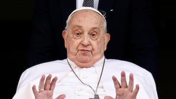 Pope Francis gestures during his first public appearance in five weeks, on the day of his discharge from Gemelli Hospital, in Rome, Italy, March 23, 2025. REUTERS/Yara Nardi TPX IMAGES OF THE DAY
