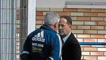 <b>DIÁLOGO. </b>Agapito y Manolo Villanova, ayer en el entrenamiento.