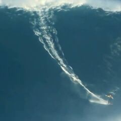 Rodrigo Koxa: 6 cosas que no sabías sobre el tipo que surfeó la ola más grande del mundo