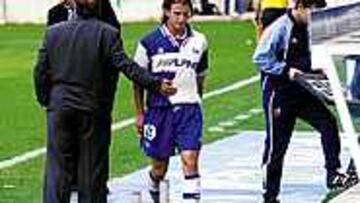 EL ÚLTIMO EN CAER. Iván Alonso fue expulsado ante el Deportivo y ya tiene condena: un partido de suspensión.