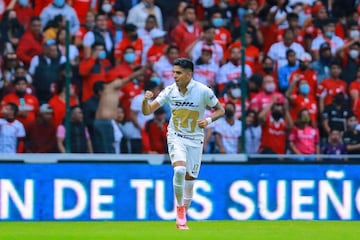 TOLUCA, MEXICO - NOVEMBER 21: Leonel López #17 of Pumas celebrates after scoring the first goal of his team during the repechage match between Toluca and Pumas UNAM as part of the Torneo Grita Mexico A21 Liga MX at Nemesio Diez Stadium on November 21, 202