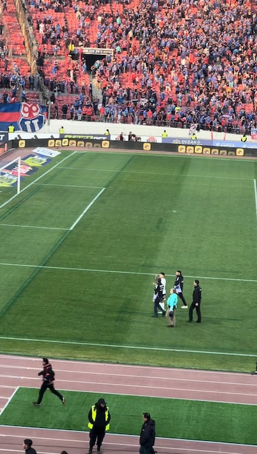 Los jugadores de la U celebraban y Esteban Pavez hizo esto: no se vio en televisión y generará debate