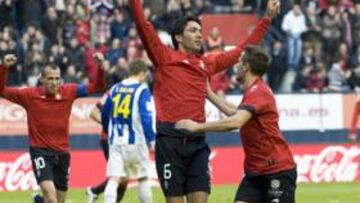 <b>'MONARCA' DEL REYNO. </b>Nekounam alza los brazos tras marcar uno de sus dos goles, que dan aire a Osasuna y condenaron al Espanyol.