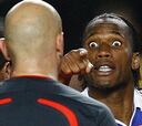 La UEFA arremete contra Drogba por su comportamiento tras el Chelsea-Barcelona
