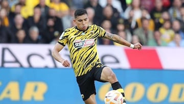 Orbelín Pineda, titular en el triunfo del AEK sobre el Ionikos