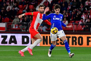 Llegó en el mercado de invierno y solo ha necesitado medio curso en el Oviedo para entrar en el once de la temporada, gracias a sus cuatro apariciones. Está en un momento espectacular, justo cuando afronta el playoff, tras haber anotado dos goles en los dos últimos partidos