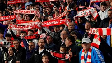 La afición del Granada. se desplazará a Málaga.